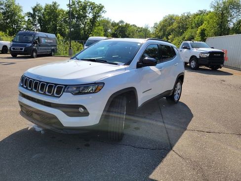 Used 2023 Jeep Compass Latitude AWD/4WD image 7