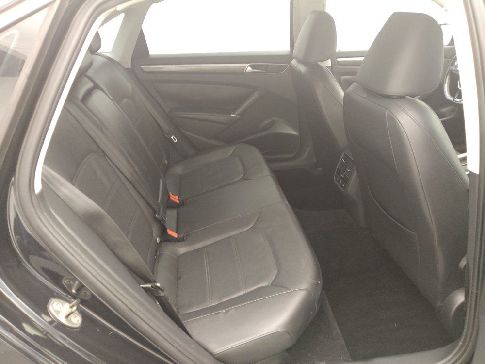Used 2018 Volkswagen Passat 2.0T SE FWD image 19