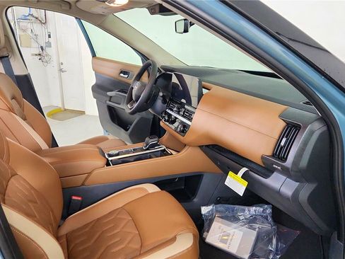 Used 2026 Nissan Pathfinder Platinum w/ Cargo Package AWD/4WD image 41