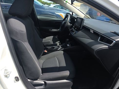 Used 2022 Toyota Corolla LE image 11