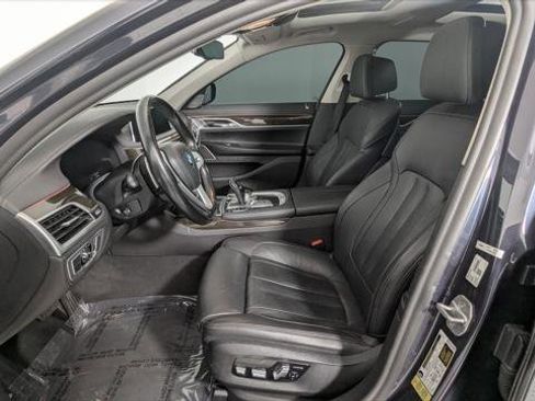 Used 2020 BMW 740i image 13