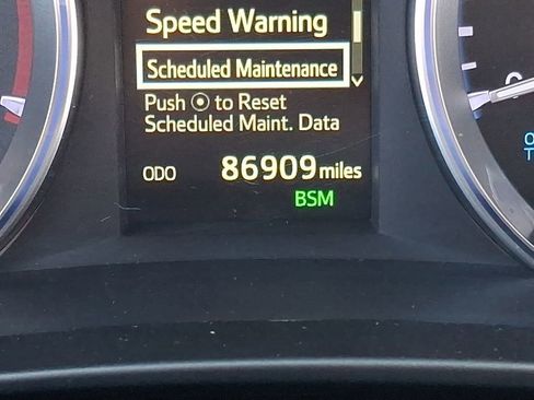 Used 2019 Toyota Highlander XLE AWD/4WD image 23