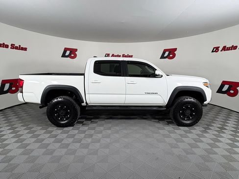 Used 2017 Toyota Tacoma TRD Off-Road w/ Tow Package (A/T) AWD/4WD image 8