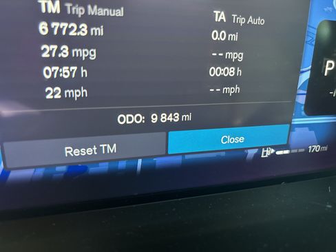 Used 2025 Volvo XC40 B5 Plus AWD/4WD image 11