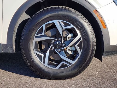 Used 2024 Kia Sportage LX image 12