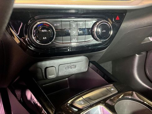 Used 2025 Chevrolet Trax LT FWD image 16