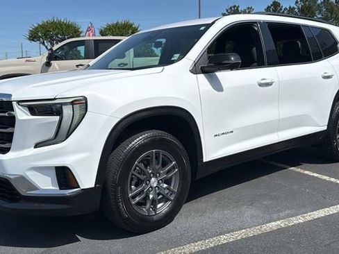 Used 2025 GMC Acadia Elevation FWD image 3