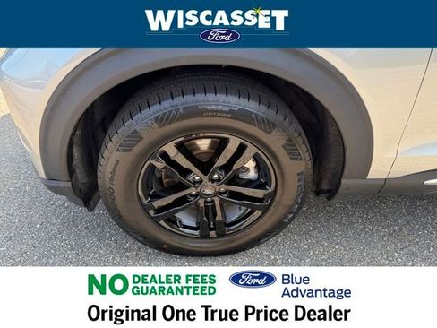 Certified 2022 Ford Explorer XLT w/ Equipment Group 202A image 29