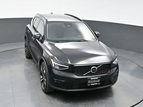 Used 2024 Volvo XC40 B5 Plus image 26