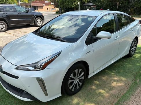 Used 2021 Toyota Prius LE AWD/4WD image 3