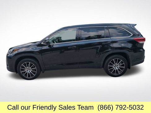 Used 2017 Toyota Highlander SE w/ Carpet Mat Package AWD/4WD image 2