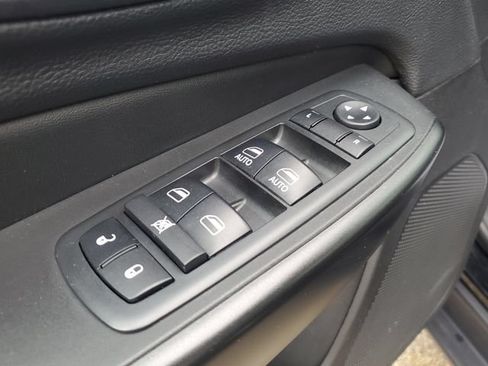 Used 2019 Jeep Cherokee Trailhawk w/ Cold Weather Group AWD/4WD image 21