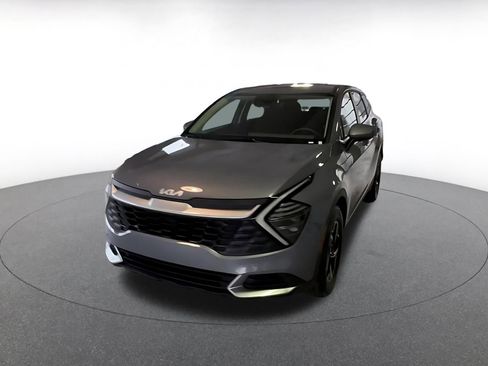 Used 2025 Kia Sportage LX image 2