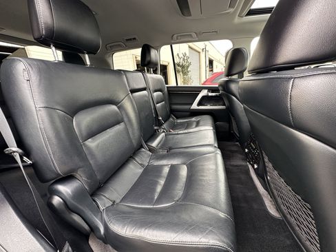 Used 2015 Toyota Land Cruiser image 20