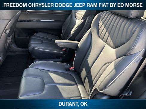 Used 2023 Hyundai Palisade Limited FWD image 6