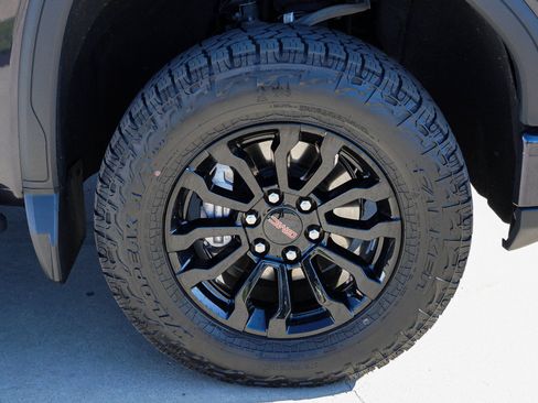 Used 2022 GMC Sierra 1500 AT4X AWD/4WD image 10