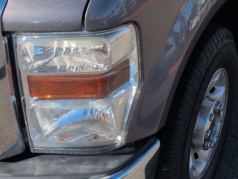 Used 2010 Ford F250 Lariat image 6