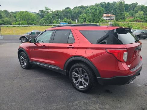 Used 2022 Ford Explorer XLT w/ Equipment Group 202A AWD/4WD image 3