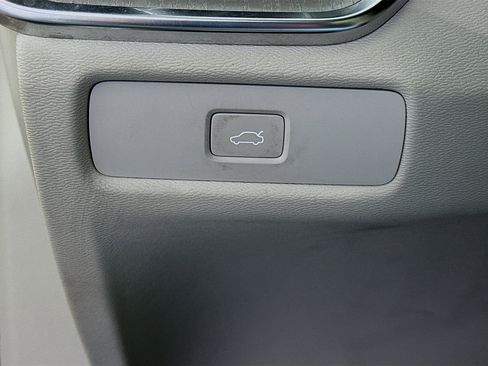 Used 2024 Volvo S60 B5 Plus image 17