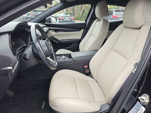 Used 2019 MAZDA MAZDA3 Hatchback w/ Preferred Package image 16