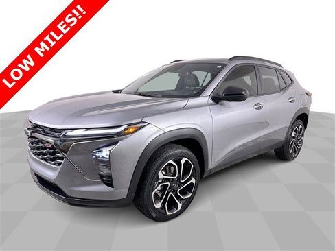 Used 2025 Chevrolet Trax RS w/ Sunroof Package image 4