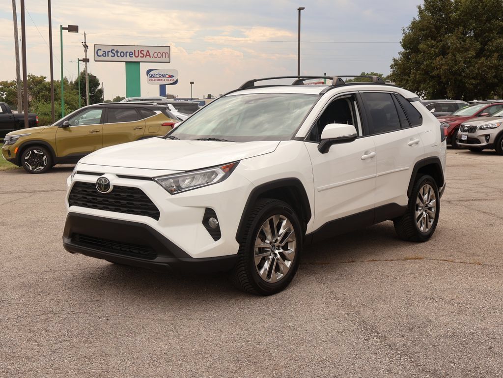 Used 2020 Toyota RAV4 XLE Premium FWD image 3
