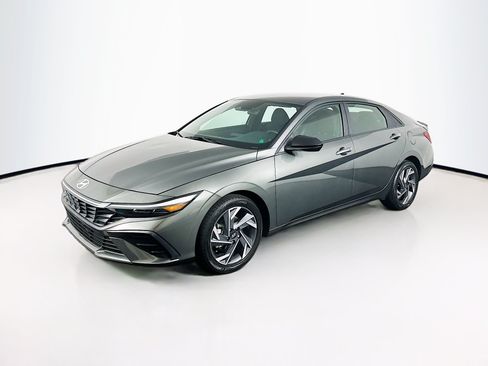 Used 2025 Hyundai Elantra Sport FWD image 3