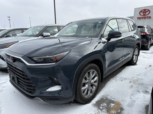 Used 2025 Toyota Grand Highlander AWD image 4