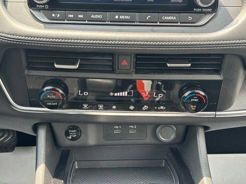 Used 2024 Nissan Rogue SV FWD image 23