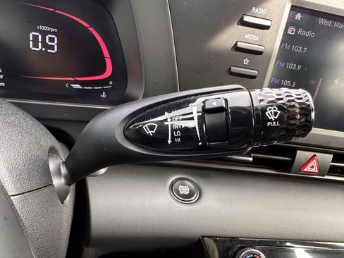 Used 2025 Hyundai Elantra Sport FWD image 19