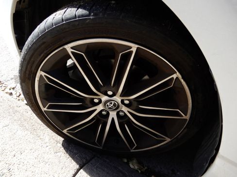 Used 2019 Toyota Avalon XSE image 22