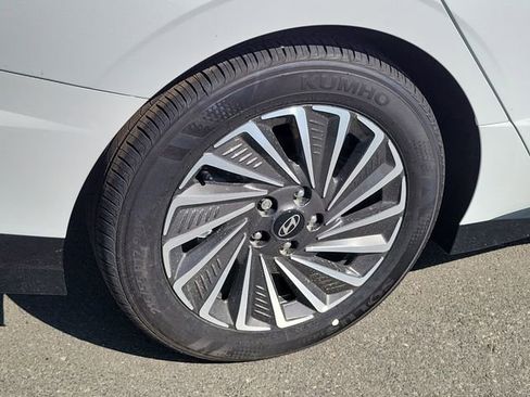 New 2025 Hyundai Sonata Limited FWD image 26