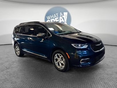 Used 2023 Chrysler Pacifica Limited