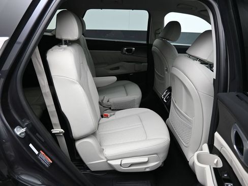 Certified 2023 Kia Sorento SX Prestige AWD/4WD image 26
