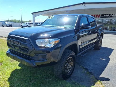 Used 2023 Toyota Tacoma 4x4 Double Cab w/ Trail Edition image 3