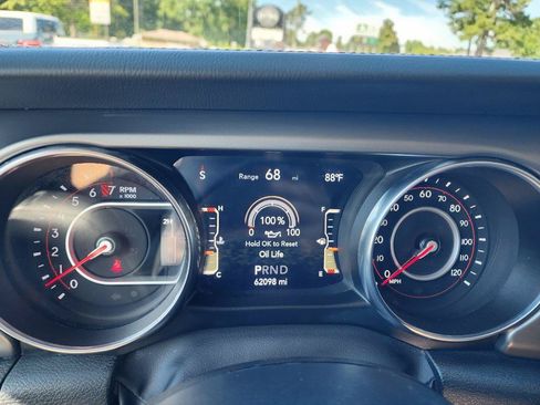 Used 2022 Jeep Gladiator Rubicon w/ Cold Weather Group AWD/4WD image 22