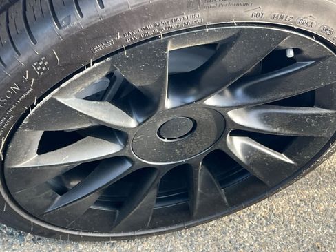 Used 2021 Tesla Model Y Long Range image 17