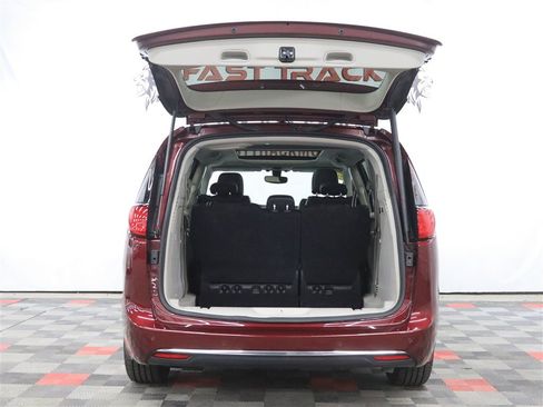 Used 2020 Chrysler Pacifica Limited FWD image 6
