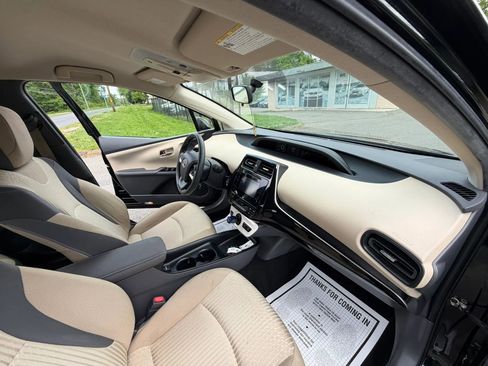 Used 2016 Toyota Prius Two FWD image 12