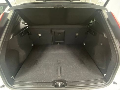 Used 2026 Volvo XC40 B5 Plus AWD/4WD image 9