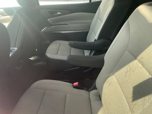 Used 2026 Chevrolet Traverse LT w/ Driver Confidence Package FWD image 5