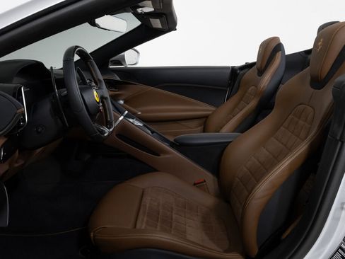 Used 2024 Ferrari Roma Spider image 34