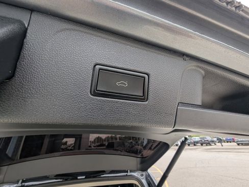 Used 2021 Volkswagen Atlas SE image 43