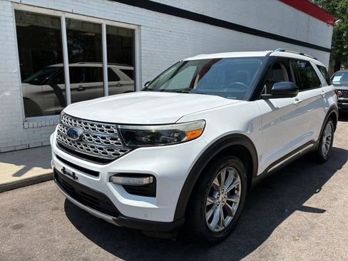 Used 2021 Ford Explorer Limited w/ Equipment Group 301A RWD image 2