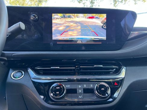 Used 2025 Buick Envista Sport Touring image 17