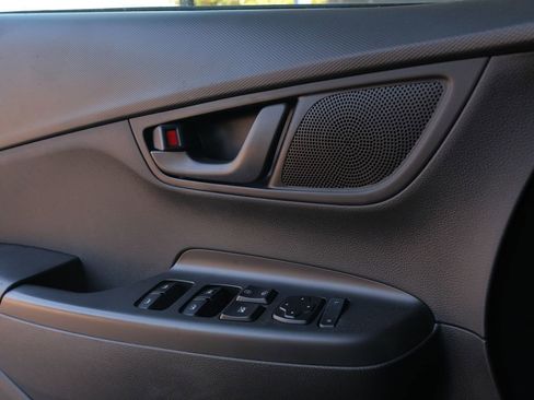 Used 2019 Hyundai Kona SEL FWD image 11