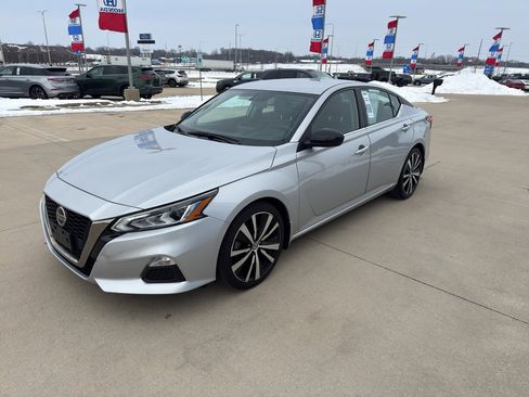Used 2019 Nissan Altima 2.5 SR image 1