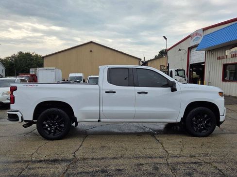 Used 2019 Chevrolet Silverado 1500 Custom w/ Custom Value Package AWD/4WD image 4