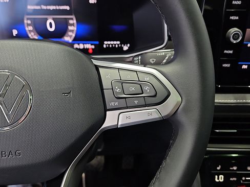 New 2026 Volkswagen Taos SE FWD image 18