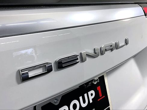 Used 2026 GMC Yukon XL Denali w/ Sun & Power Step Package image 9